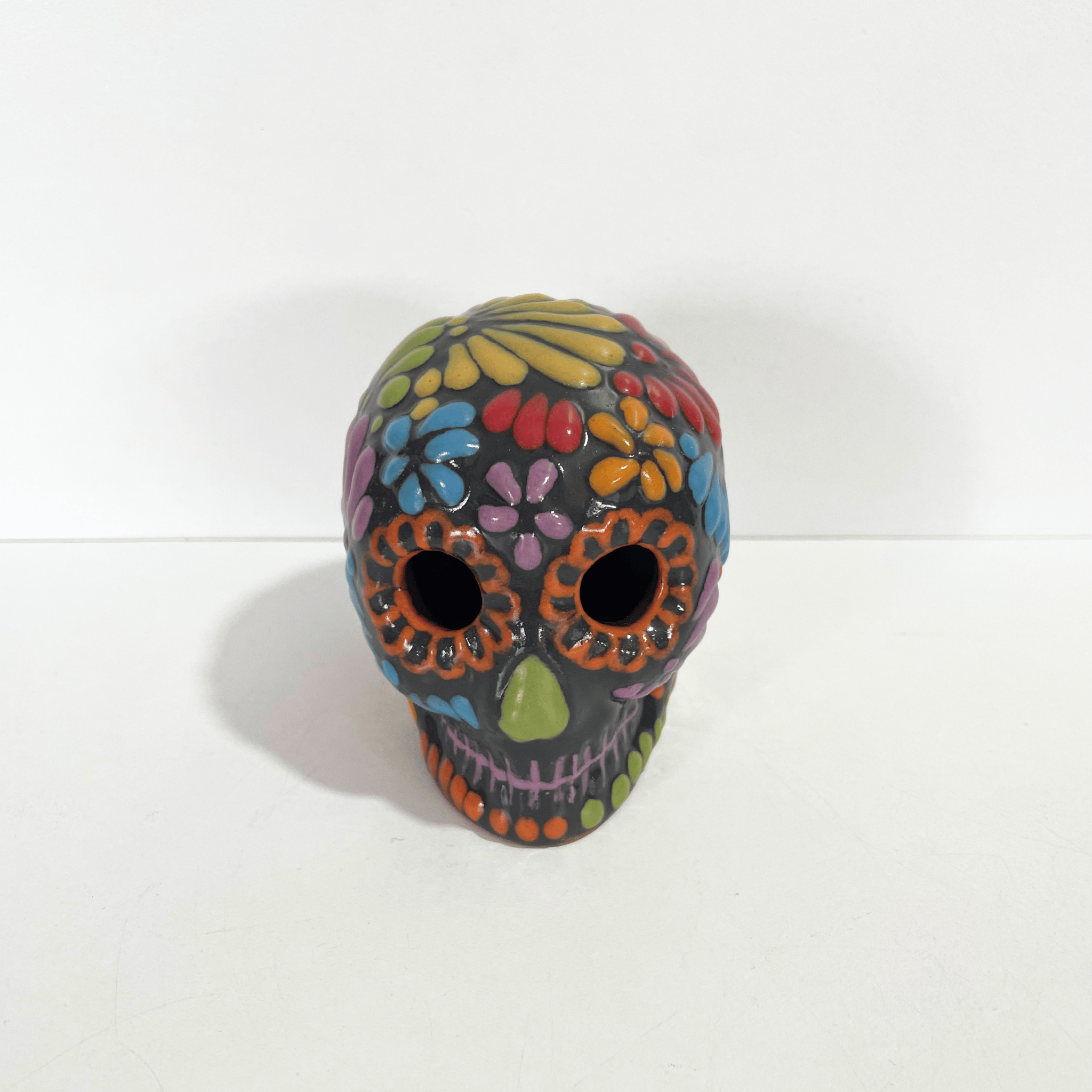 CALAVERA MEDIANA FONDO NEGRO MIK MULTICOLOR