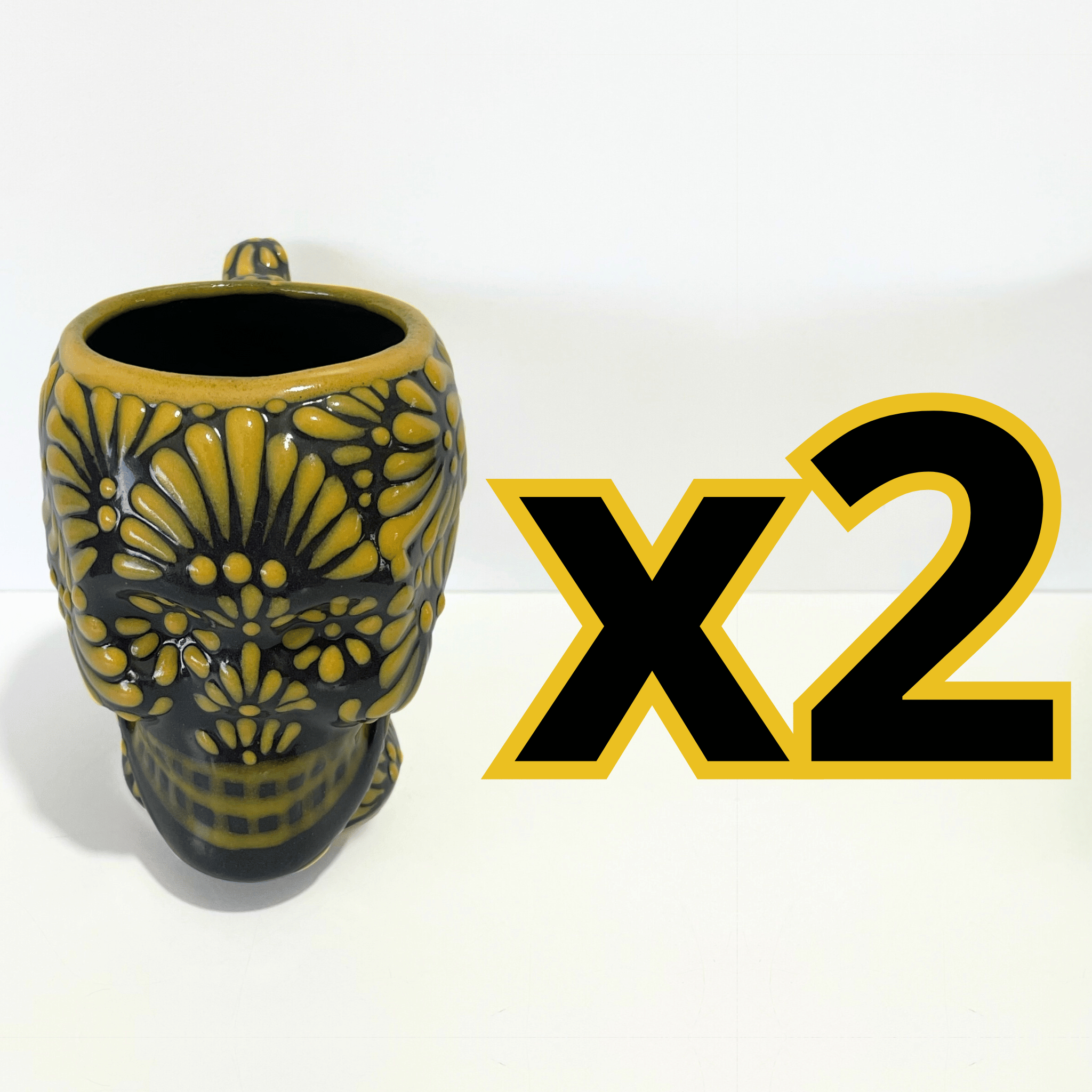 TAZA FORMA DE CRANEO FONDO NEGRO MIK AMARILLO