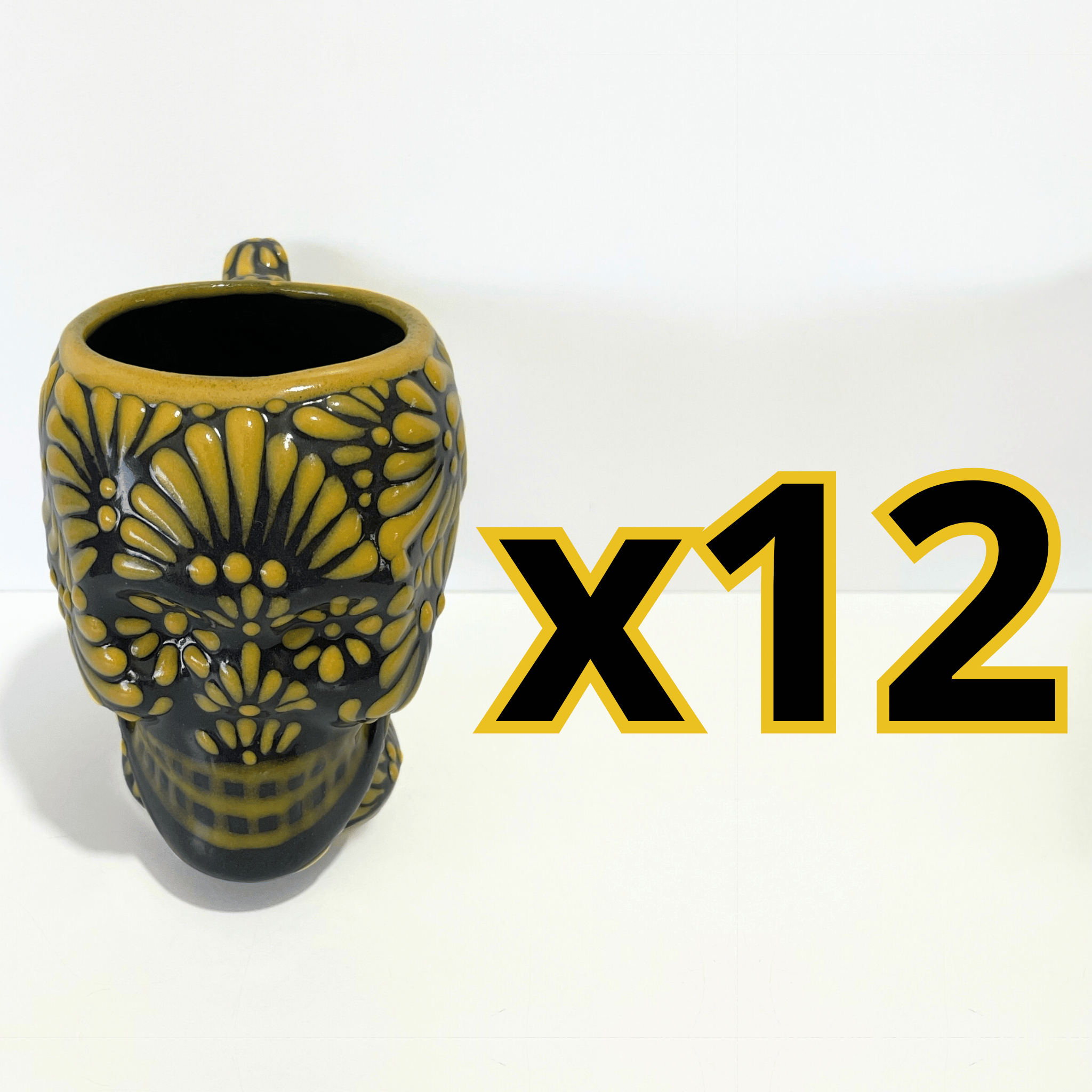 TAZA FORMA DE CRANEO FONDO NEGRO MIK AMARILLO