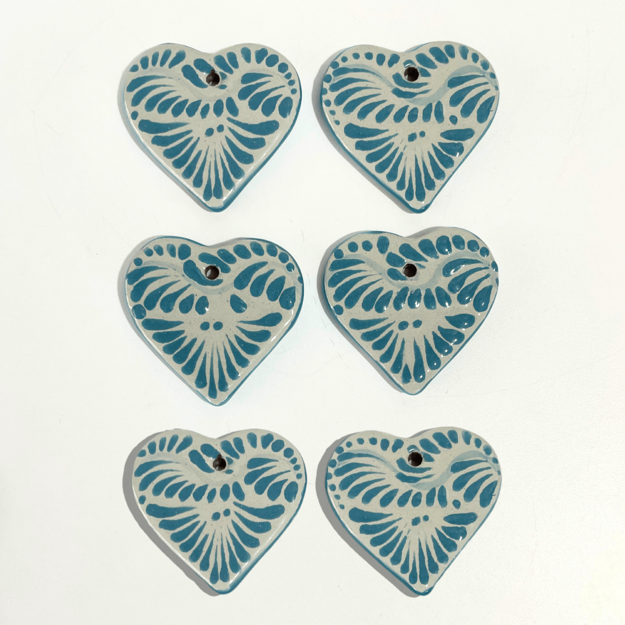 CORAZON PLANO CERRADO 4.5 CM FONDO TRADICIONAL DECORADO VERDE TURQUESA