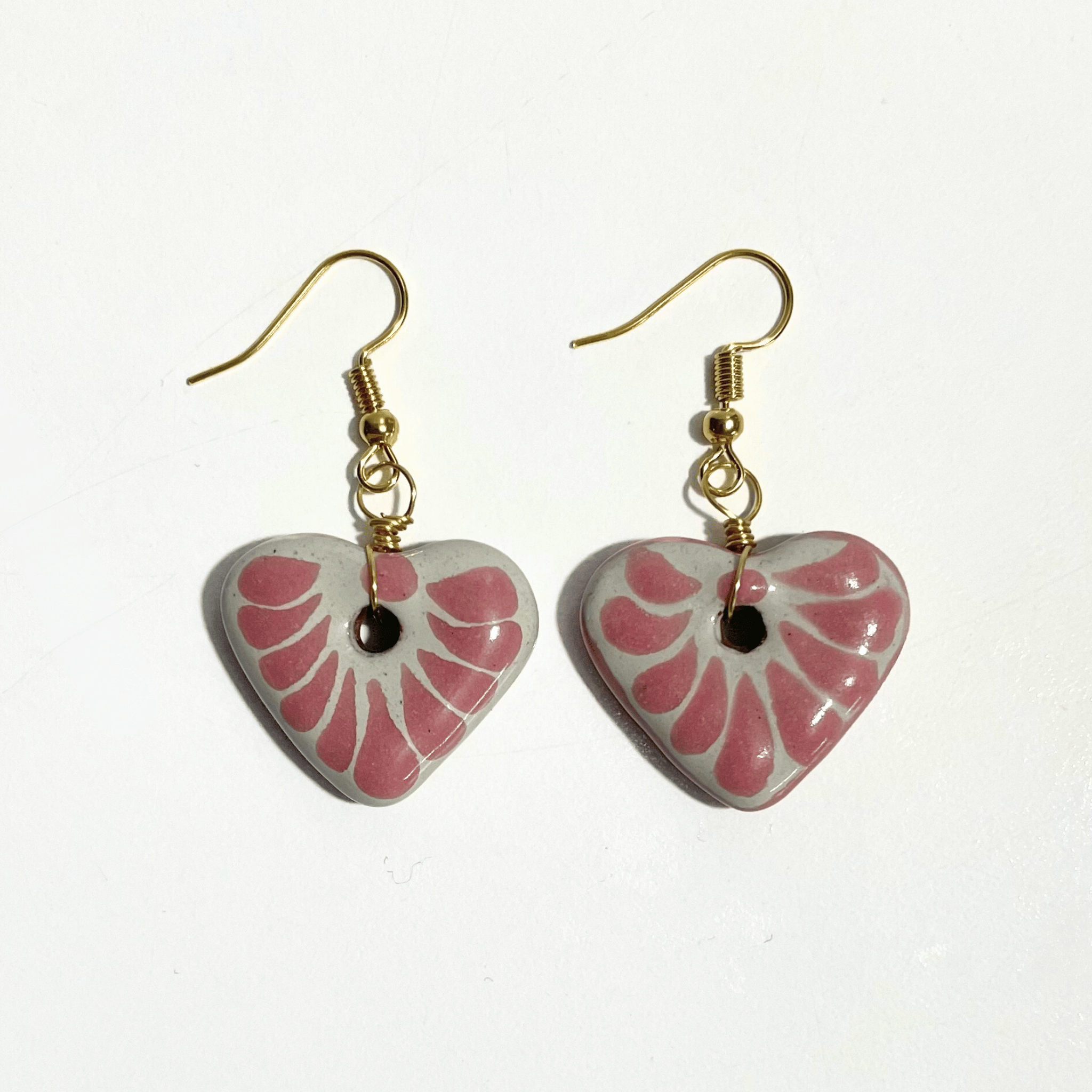 ARETES CORAZON PLANO CERRADO FONDO TRADICIONAL DECORADO ROSA