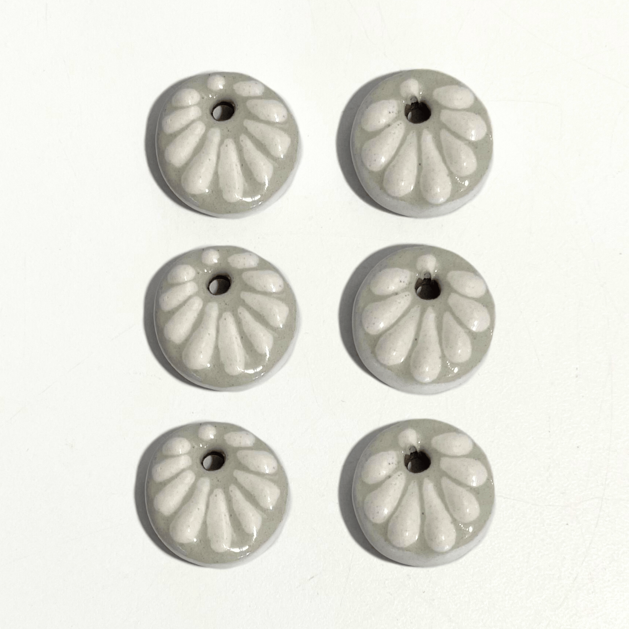 CIRCULO "# 4" 2.4 CM FONDO TRADICIONAL DECORADO BLANCO