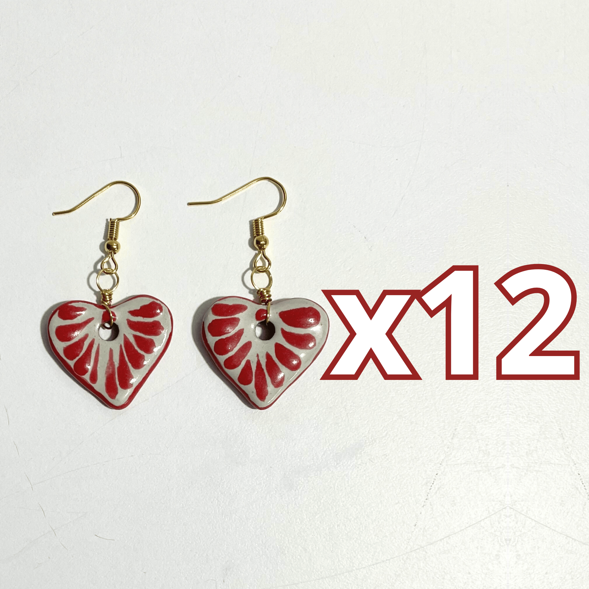 ARETES CORAZON PLANO CERRADO FONDO TRADICIONAL DECORADO ROJO