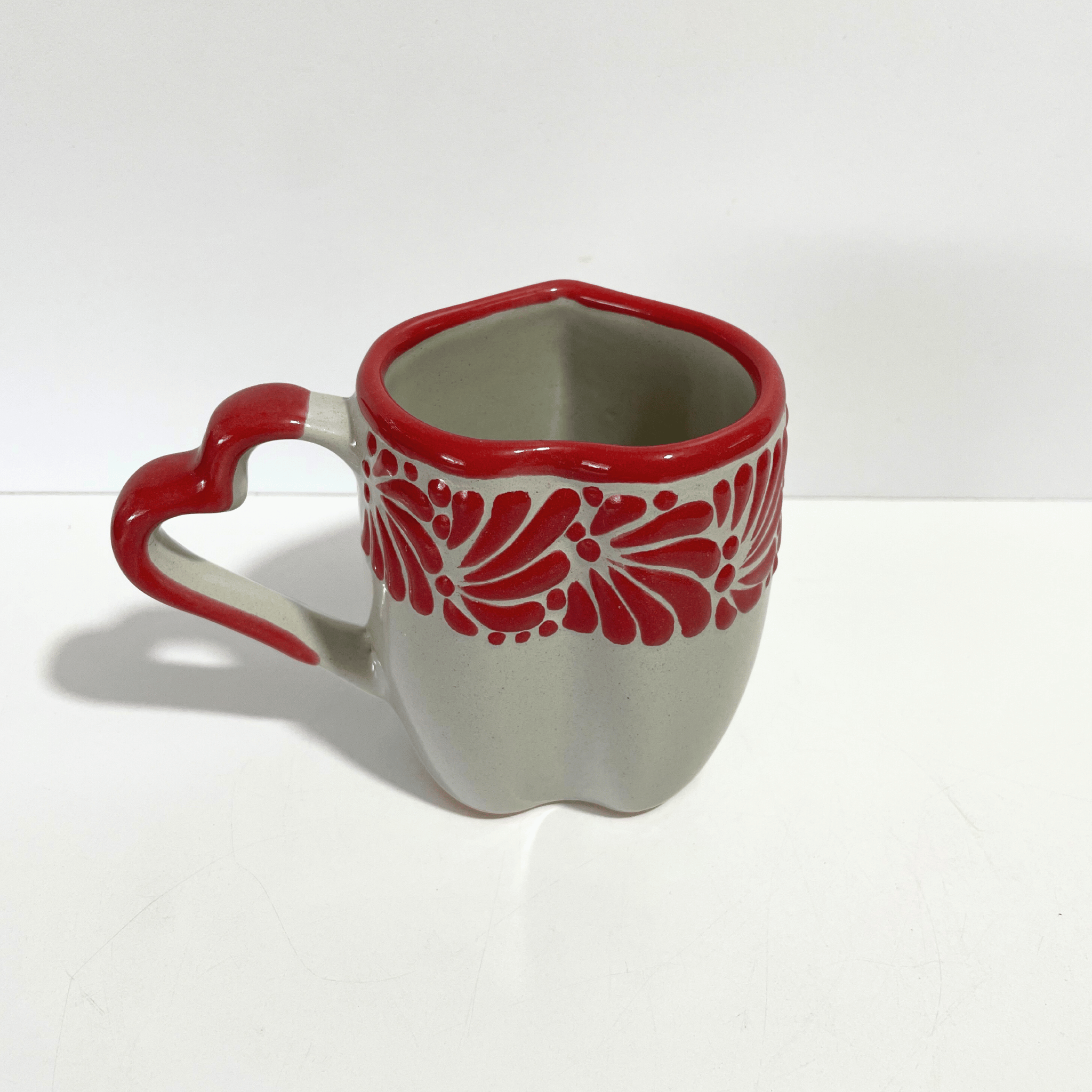 TAZA CORAZON CON ASA DE CORAZON FONDO TRADICIONAL MIK CENEFA ROJO