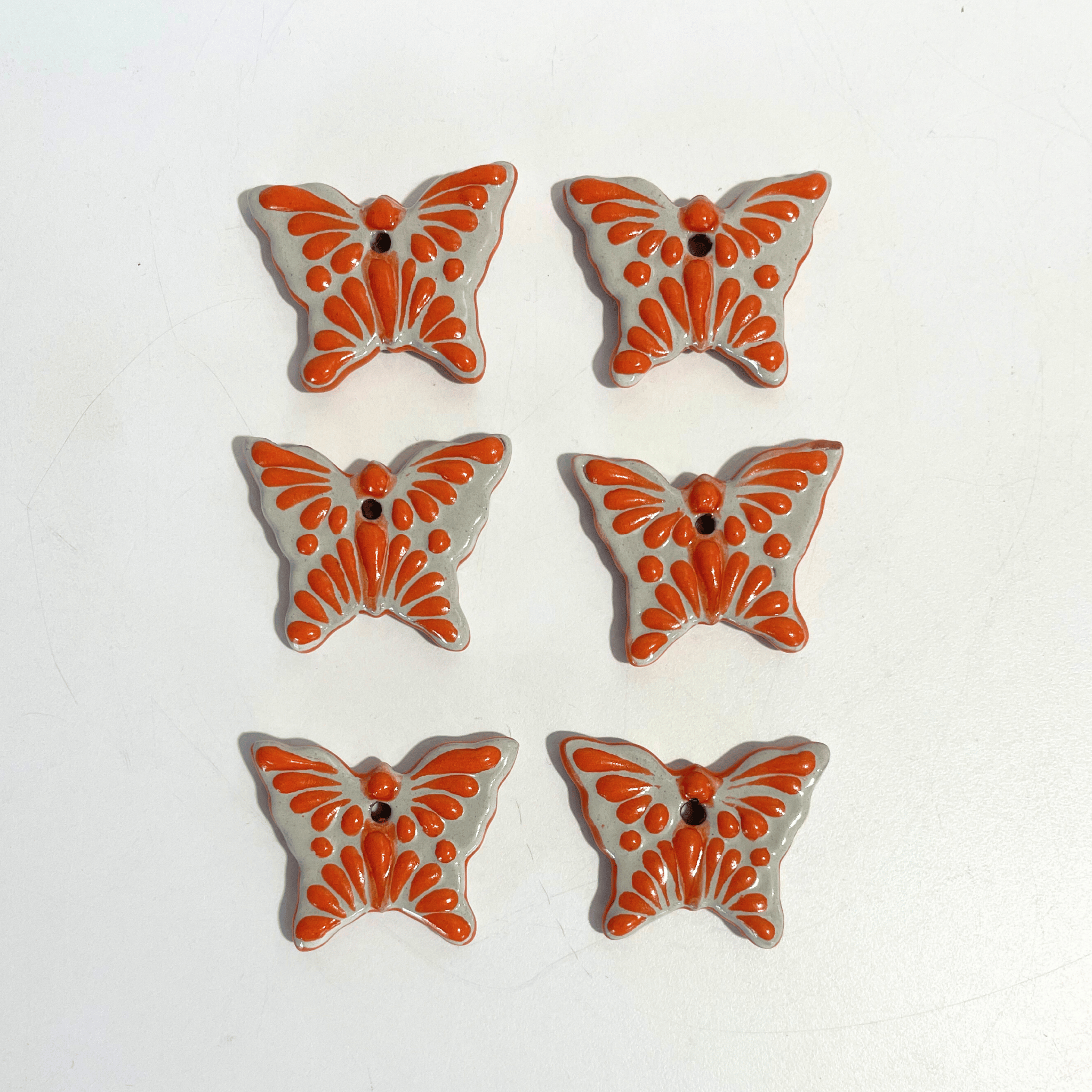 MARIPOSA 4.2 CM FONDO TRADICIONAL DECORADO NARANJA