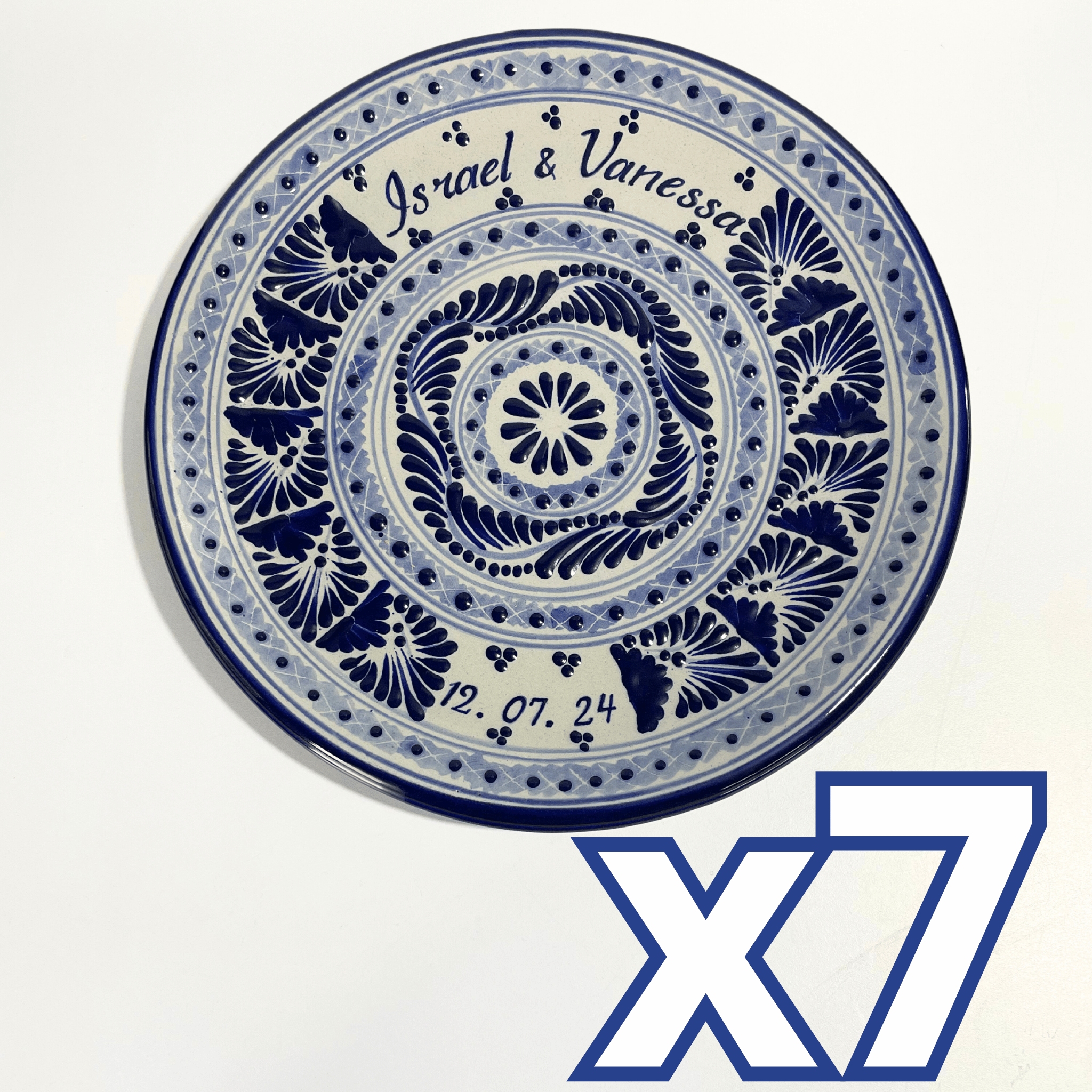 PLATO PLANO PERSONALIZADO FONDO TRADICIONAL CENEFA AZUL COBALTO  NOMBRES Y FECHA