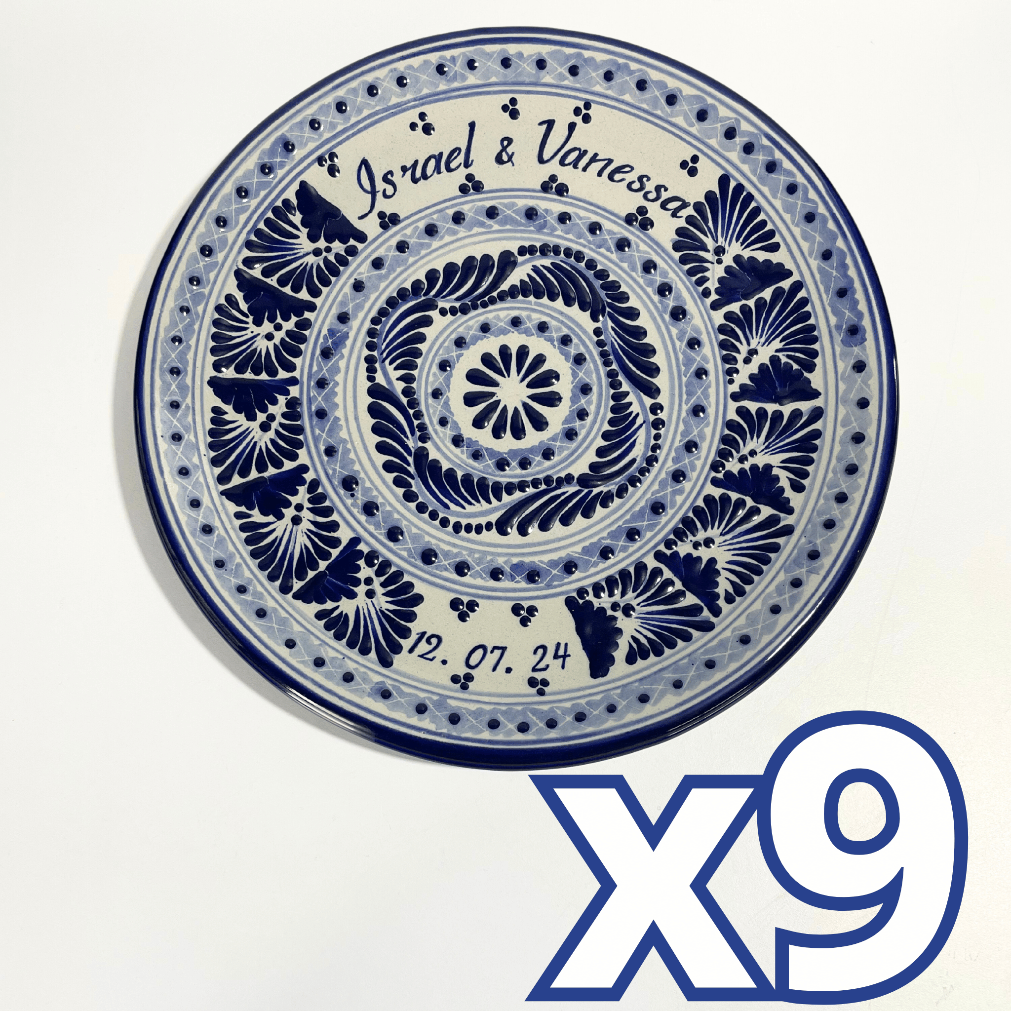 PLATO PLANO PERSONALIZADO FONDO TRADICIONAL CENEFA AZUL COBALTO  NOMBRES Y FECHA