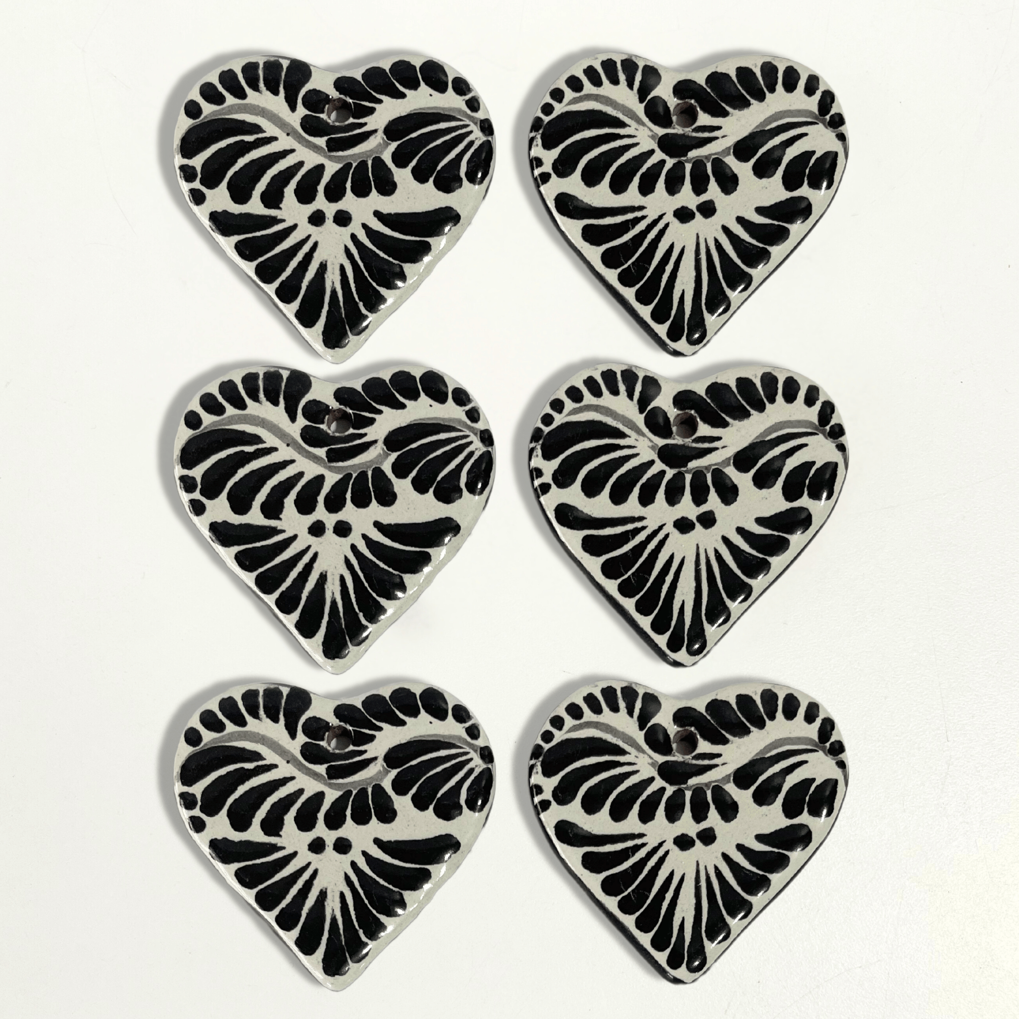 CORAZON PLANO CERRADO 4.5 CM FONDO TRADICIONAL DECORADO NEGRO