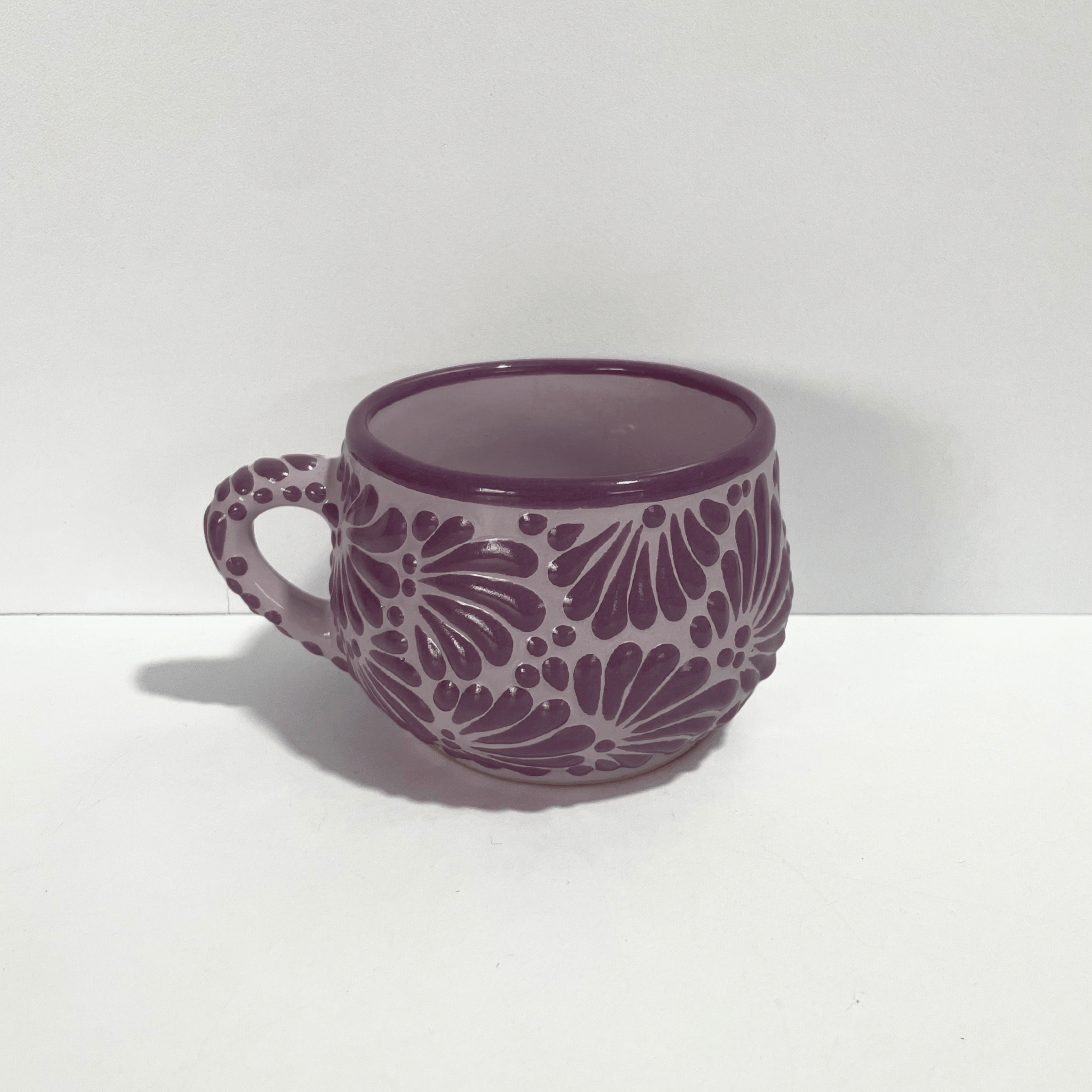 TAZA CHOCOLATERA MEDIANA FONDO LILA MIK MORADO.