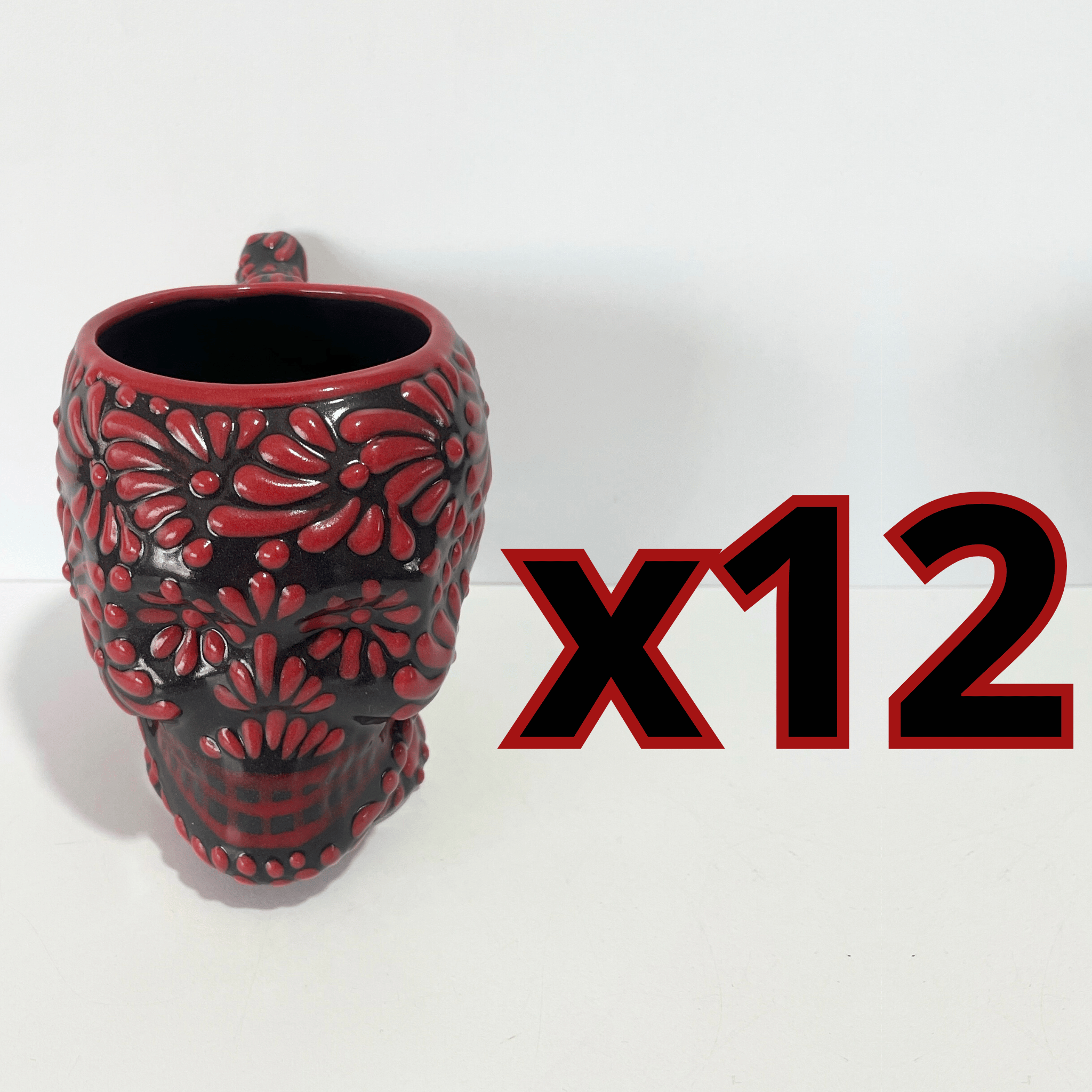 TAZA FORMA DE CRANEO FONDO NEGRO MIK ROJO