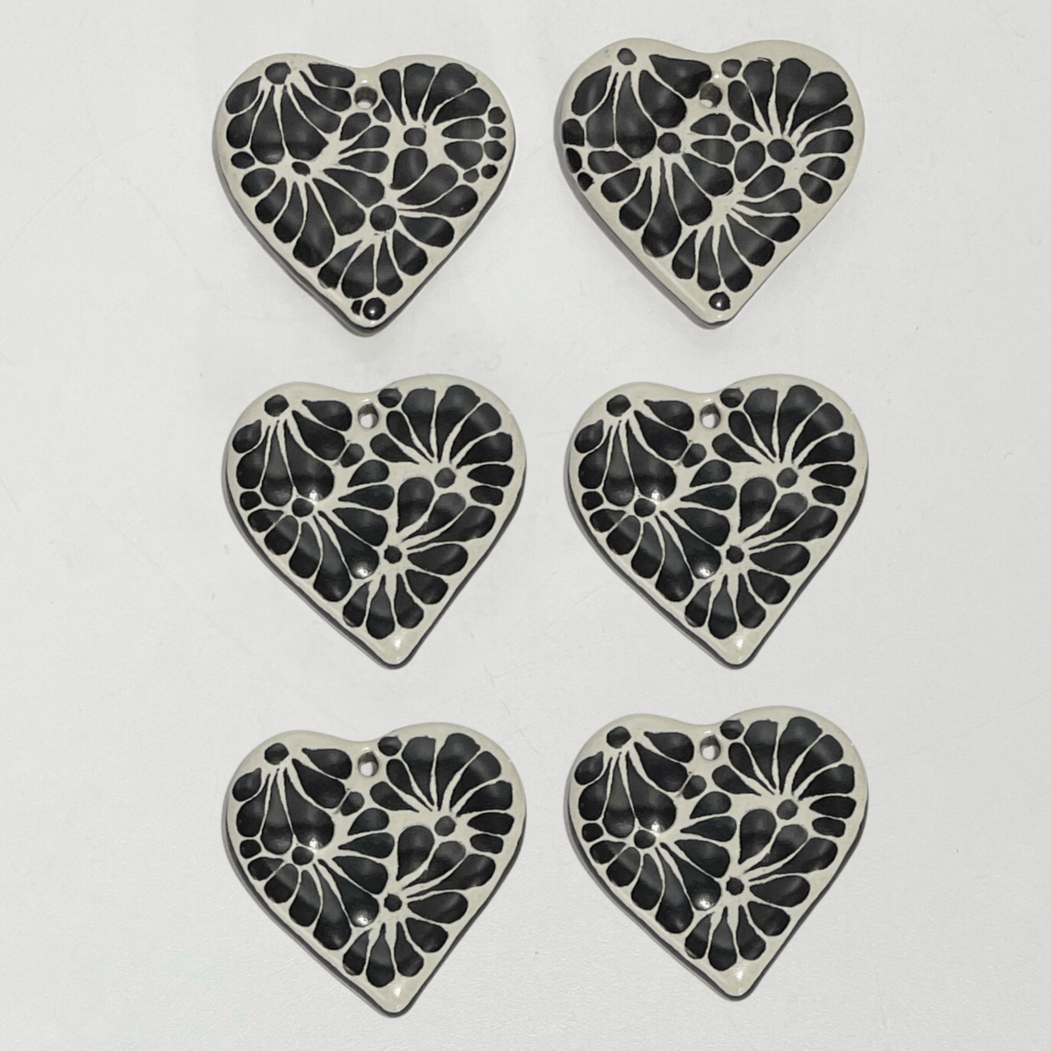 CORAZON PLANO CERRADO 4.5 CM FONDO TRADICIONAL MIK NEGRO