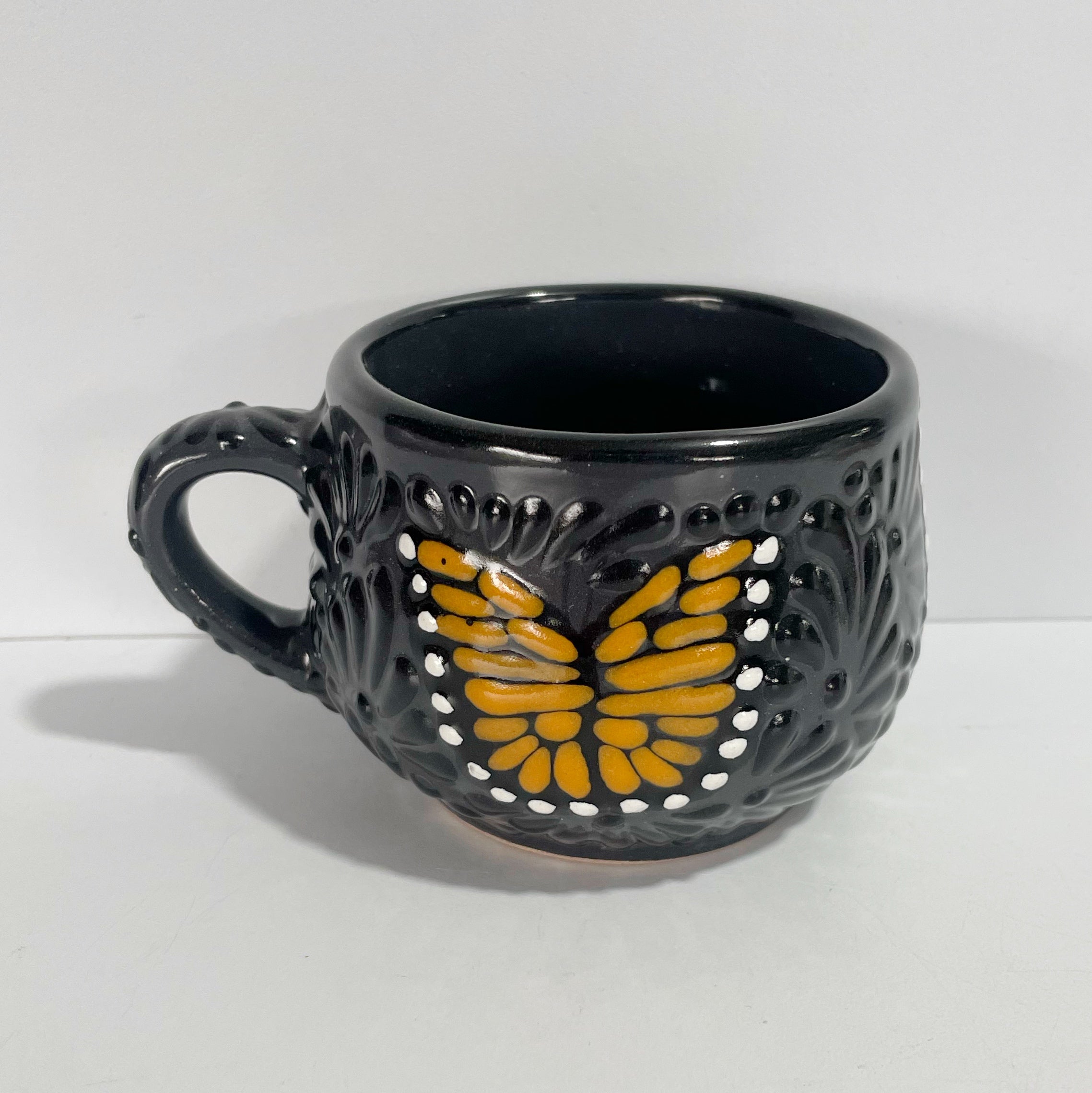 TAZA CHOCOLATERA MEDIANA FONDO NEGRO MIK NEGRO MARIPOSA