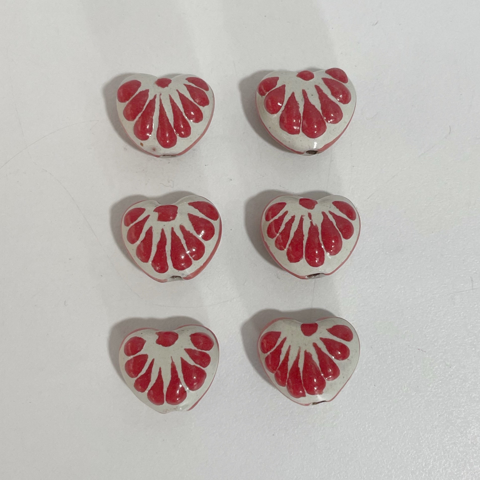 CORAZON TRIDIMENSIONAL INFLADO 1.5 CM FONDO BLANCO DECORADO ROJO