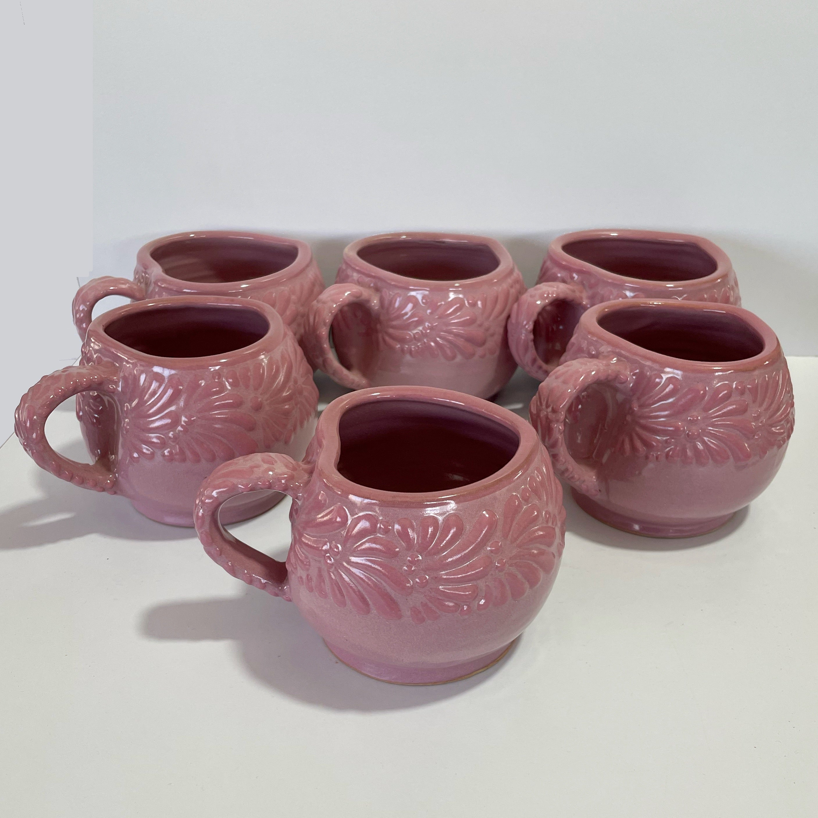 PAQUETE TAZA CHOCOLATERA GRANDE FORMA CORAZON ROSA CENEFA MIK ROSA