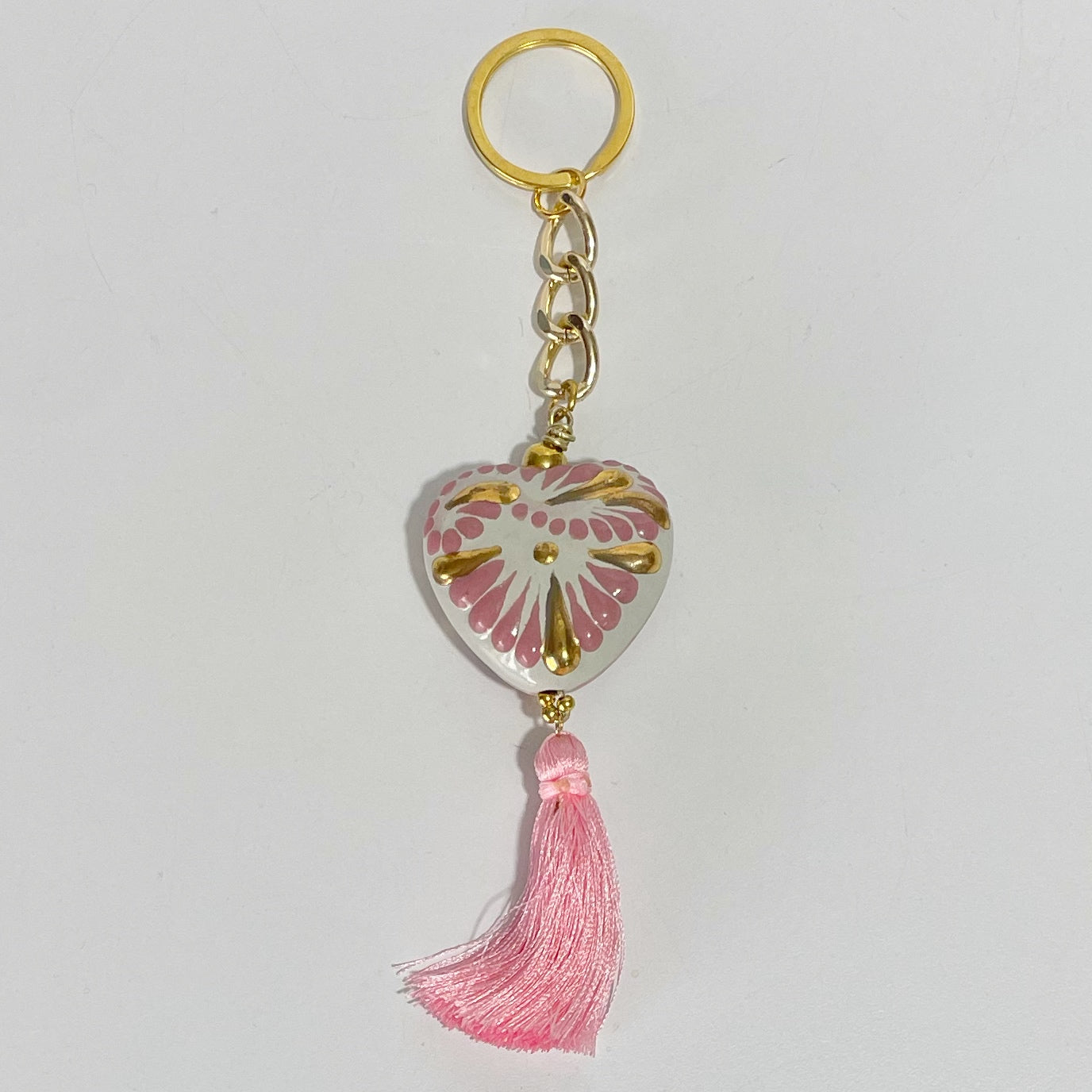 LLAVERO CORAZON FONDO TRADICIONAL DECORADO ROSA DESTELLOS DE ORO TRIDIMENSIONAL CADENA