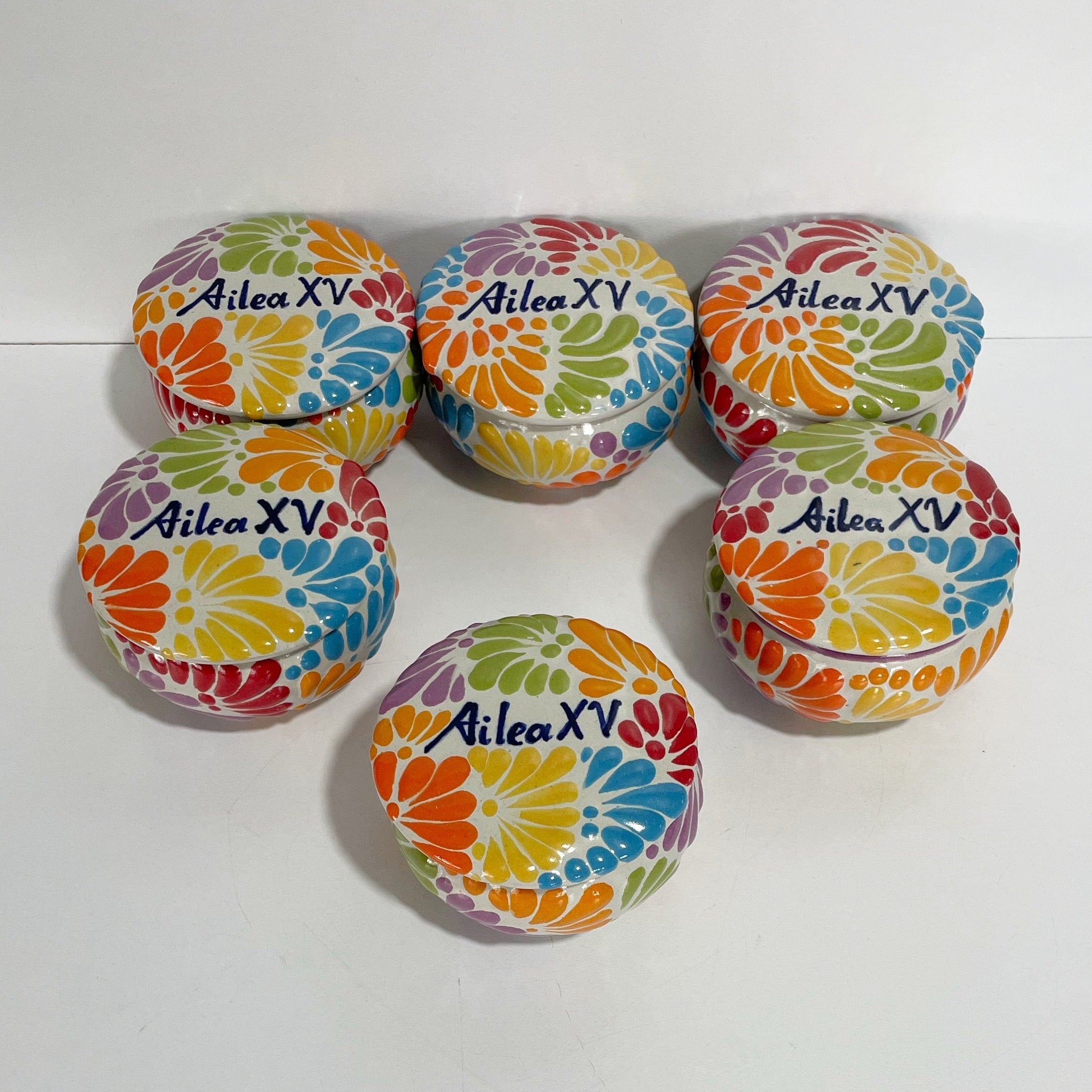 PAQUETE ALHAJERO TAPA PLANA PERSONALIZADO FONDO TRADICIONAL MIK MULTICOLOR NOMBRE XV